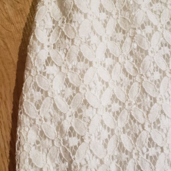 Gorgeous ivory lace maxi dress. - Picture 7 of 11